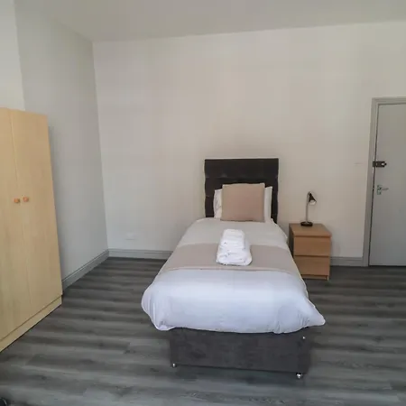 The Newborough 2 Апартаменты *